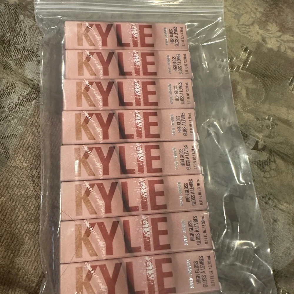 Kylie Cosmetics add touch